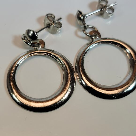 Vintage Silver-Tone Hoop Earrings – Elegant Circular Design for Timeless Appeal - Picture 6 of 10